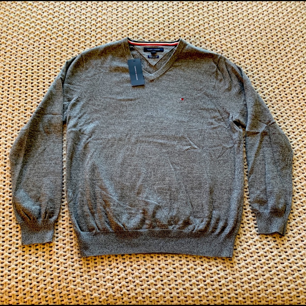 Tommy Hilfiger V-neck sweater - size men M